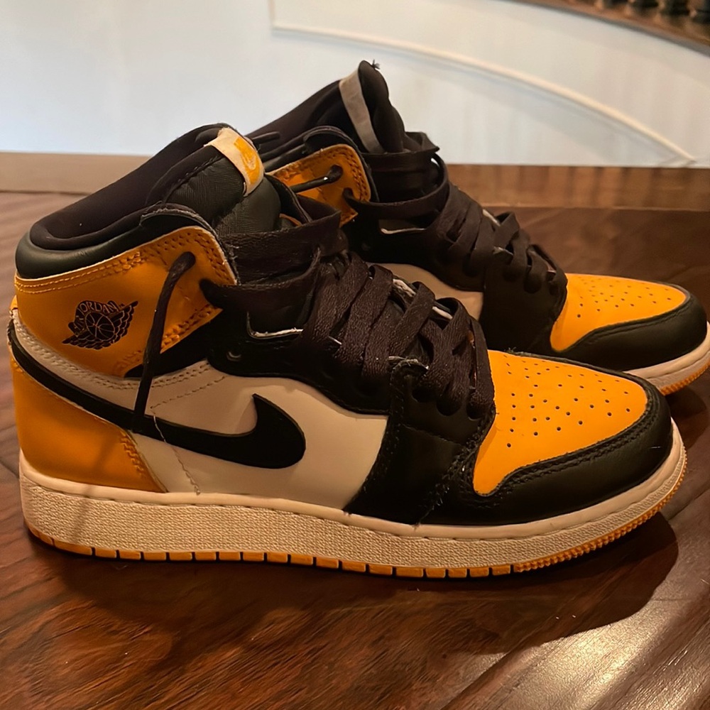 Air Jordan Retro 1 Taxis Youth size 6